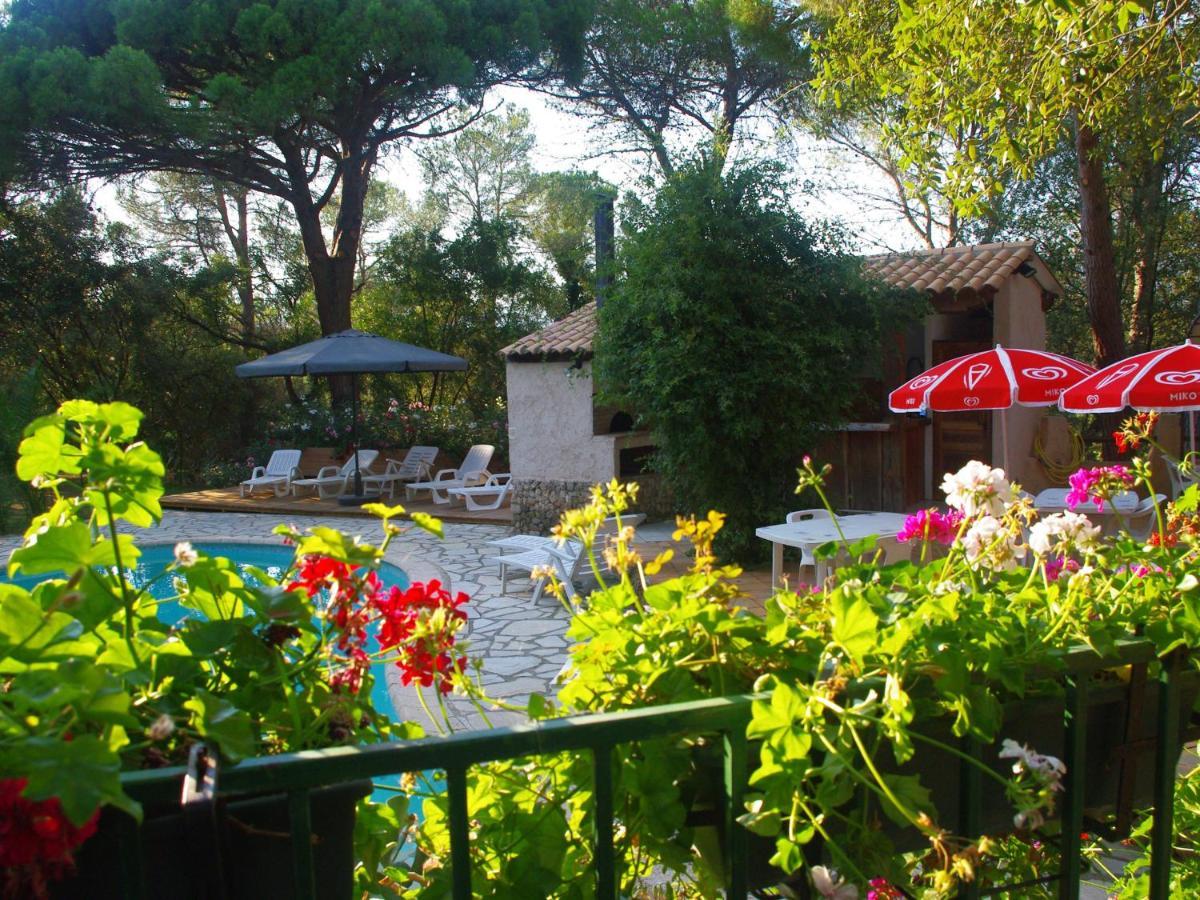 Location Villa Et Studios Roquebrune-Sur-Argens Buitenkant foto