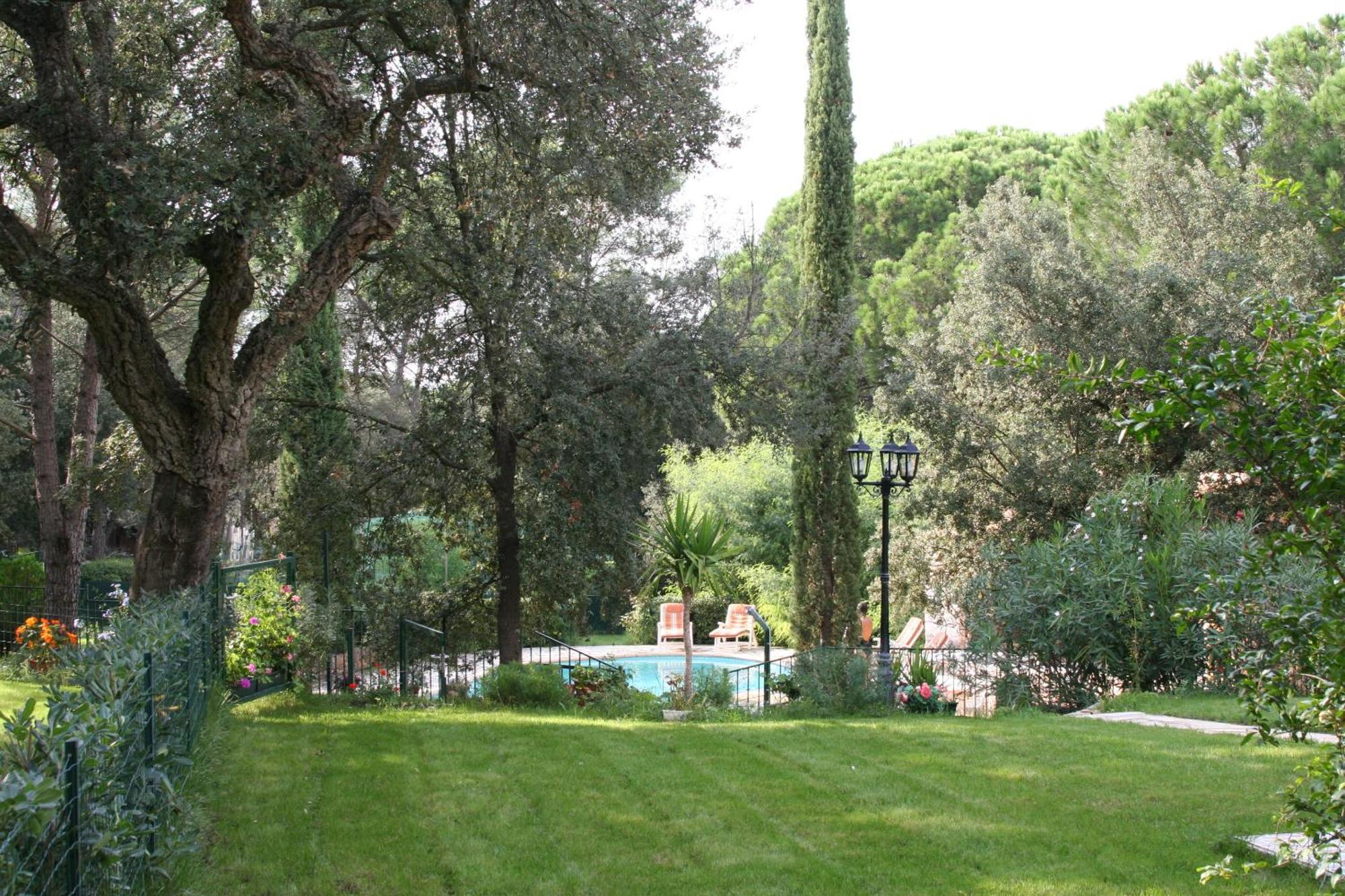 Location Villa Et Studios Roquebrune-Sur-Argens Buitenkant foto