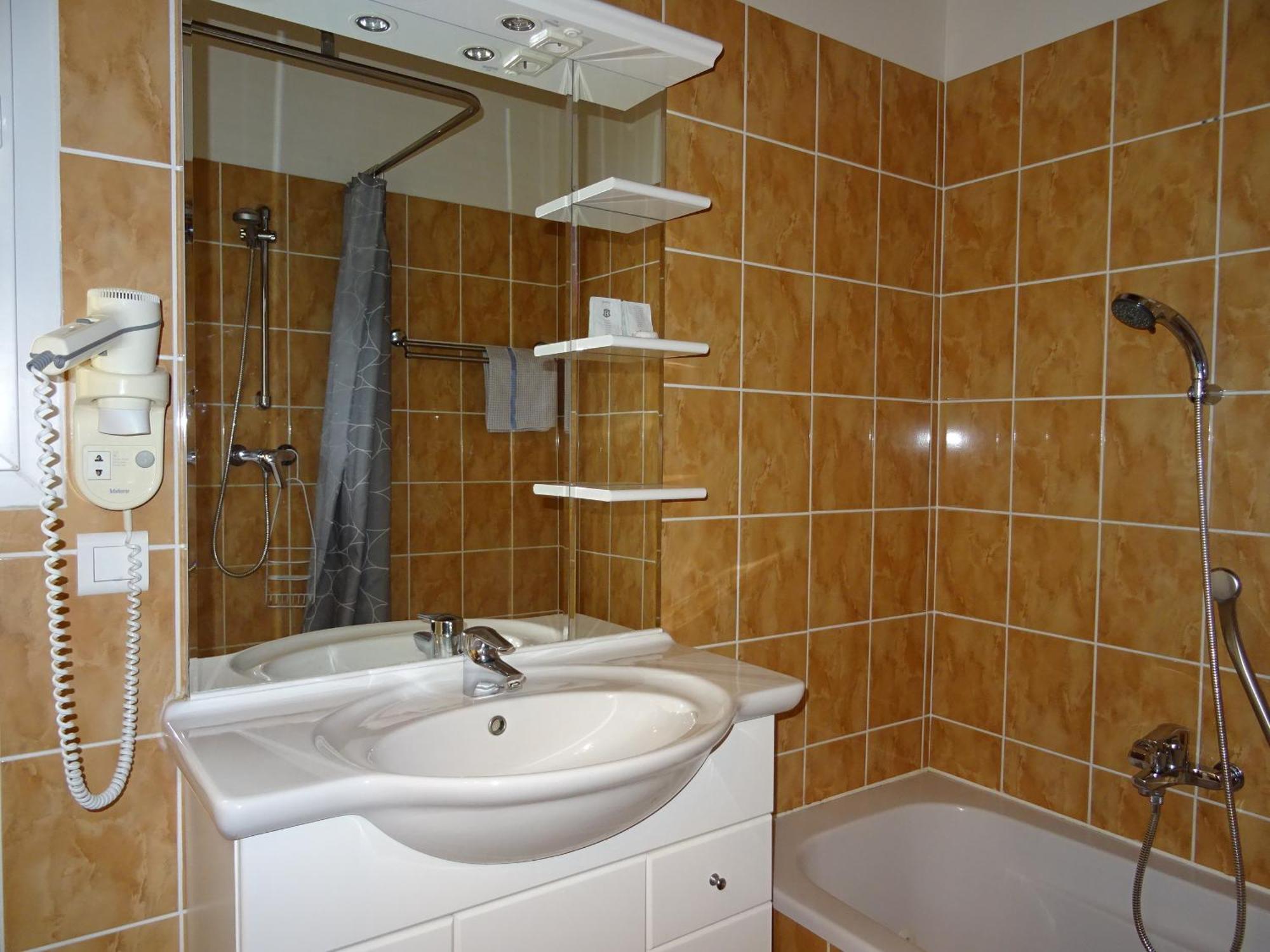 Location Villa Et Studios Roquebrune-Sur-Argens Buitenkant foto