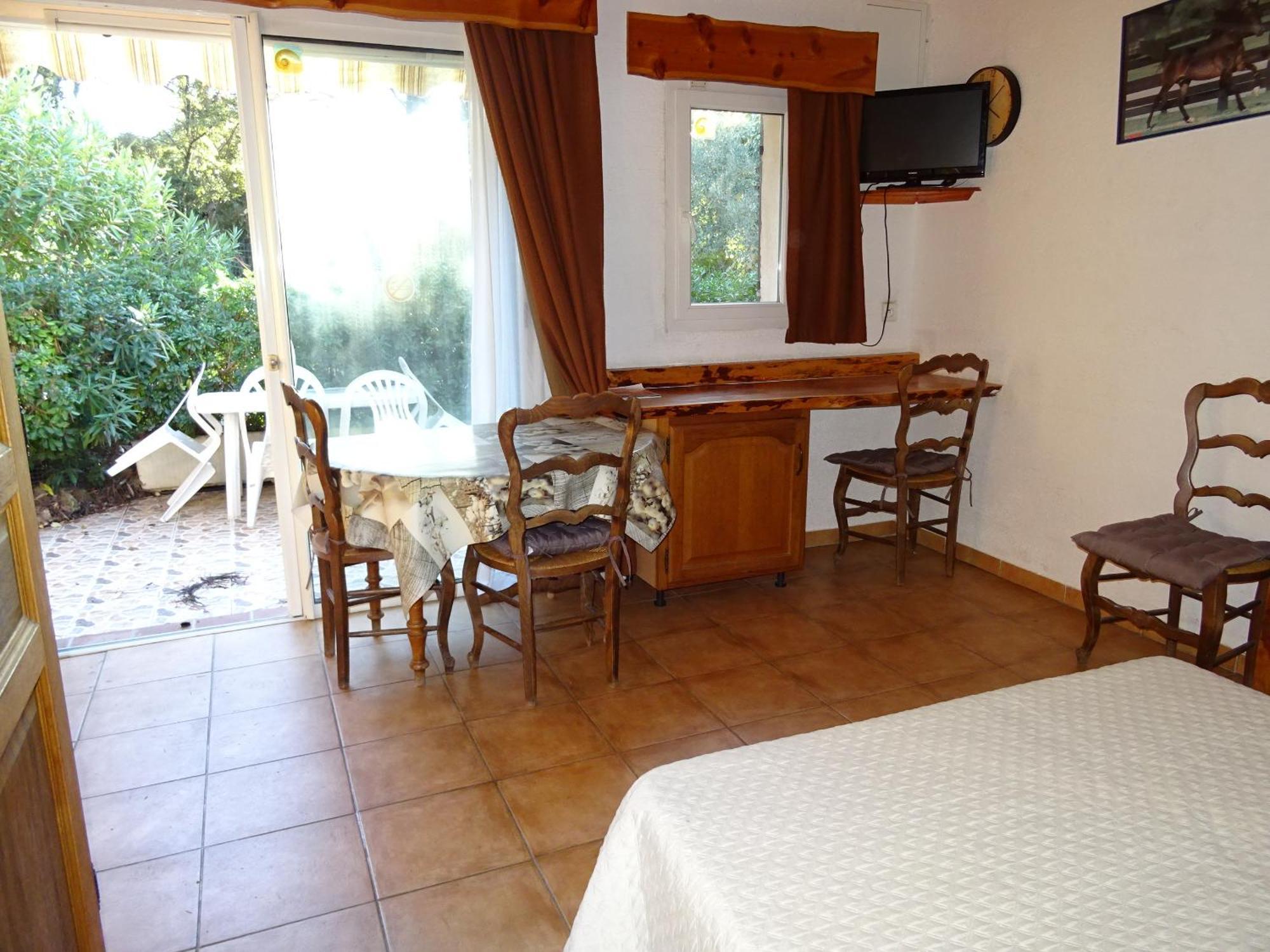 Location Villa Et Studios Roquebrune-Sur-Argens Buitenkant foto