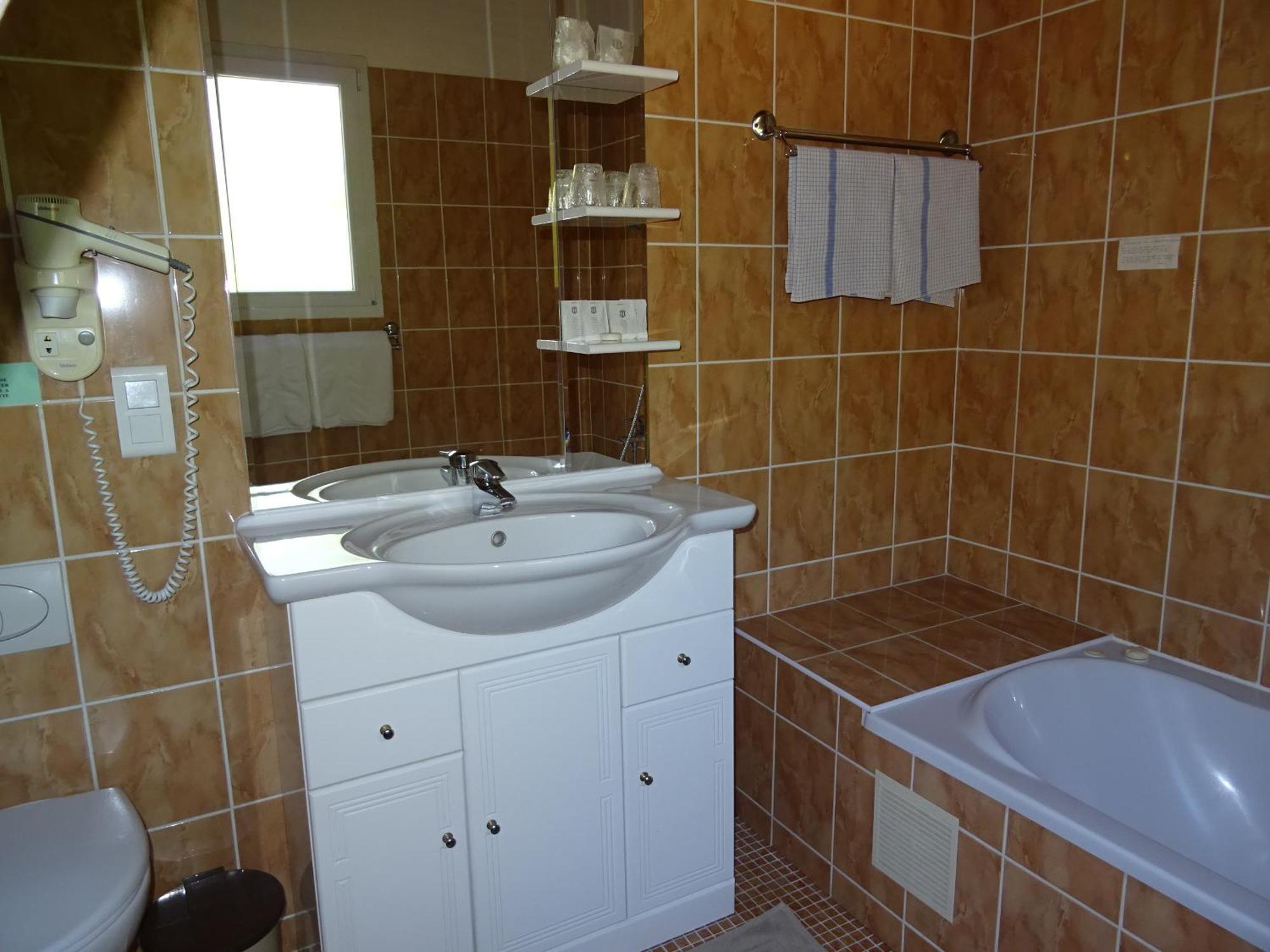 Location Villa Et Studios Roquebrune-Sur-Argens Buitenkant foto